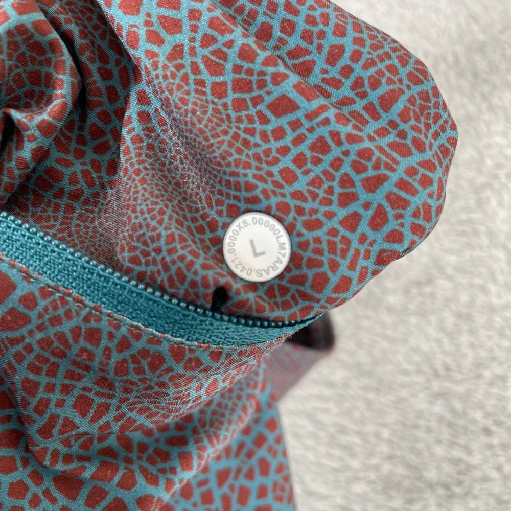 Lululemon Pace Breaker Shorts Mens Large Teal Red Geometric Training Gym 7 inch
